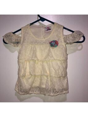 Nwot Girl's Real Love cold shoulder top Size 4